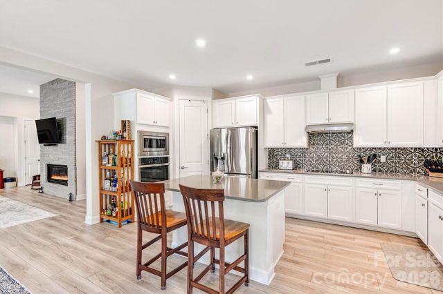 6601 Good News Drive, Charlotte, NC 28215