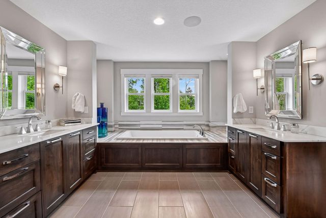 5290 Shenandoah Lane N, Plymouth, MN 55446
