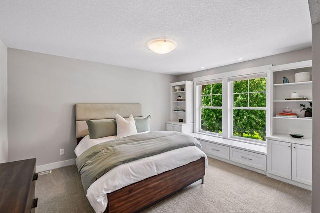 5290 Shenandoah Lane N, Plymouth, MN 55446