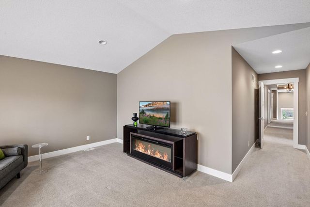 5290 Shenandoah Lane N, Plymouth, MN 55446