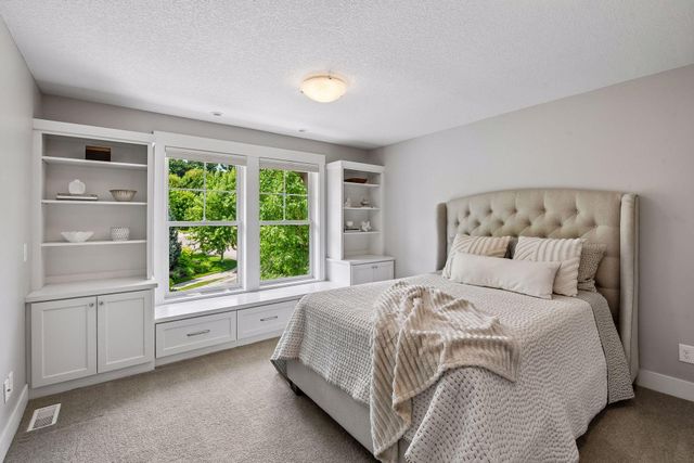 5290 Shenandoah Lane N, Plymouth, MN 55446