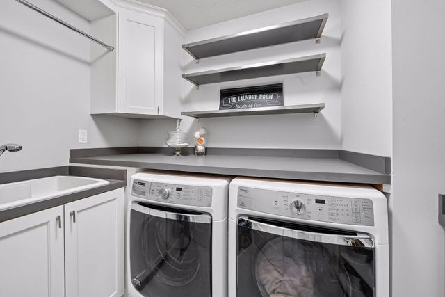 5290 Shenandoah Lane N, Plymouth, MN 55446
