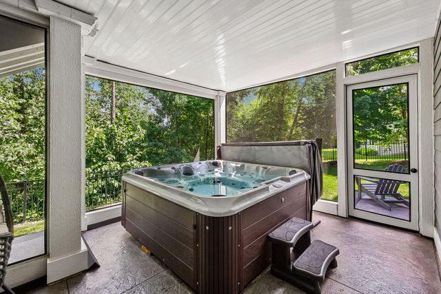 5290 Shenandoah Lane N, Plymouth, MN 55446