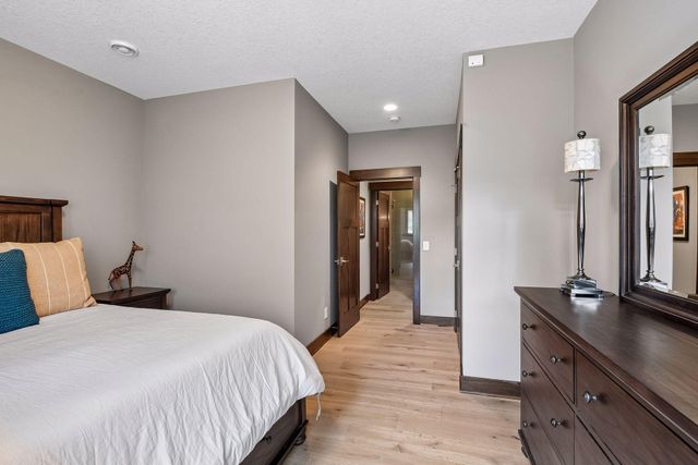 5290 Shenandoah Lane N, Plymouth, MN 55446
