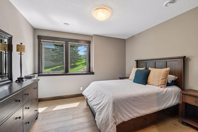 5290 Shenandoah Lane N, Plymouth, MN 55446