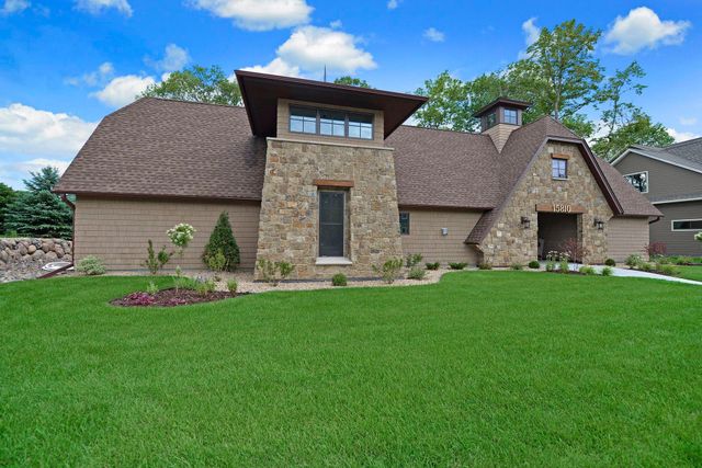 5290 Shenandoah Lane N, Plymouth, MN 55446