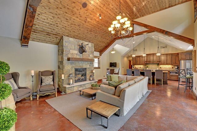 5290 Shenandoah Lane N, Plymouth, MN 55446