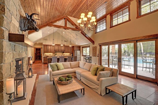 5290 Shenandoah Lane N, Plymouth, MN 55446