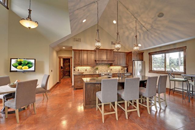 5290 Shenandoah Lane N, Plymouth, MN 55446