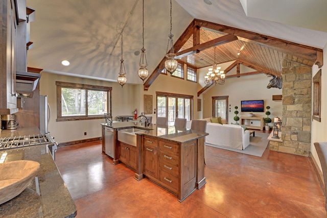 5290 Shenandoah Lane N, Plymouth, MN 55446