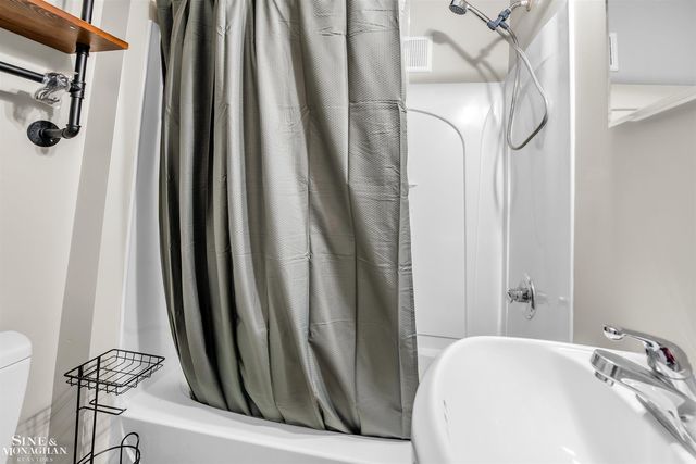 866 Nottingham Road 2S, Grosse Pointe Park, MI 48230