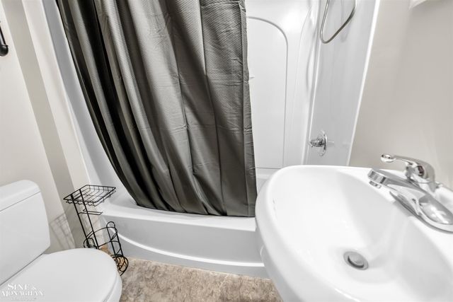 866 Nottingham Road 2S, Grosse Pointe Park, MI 48230