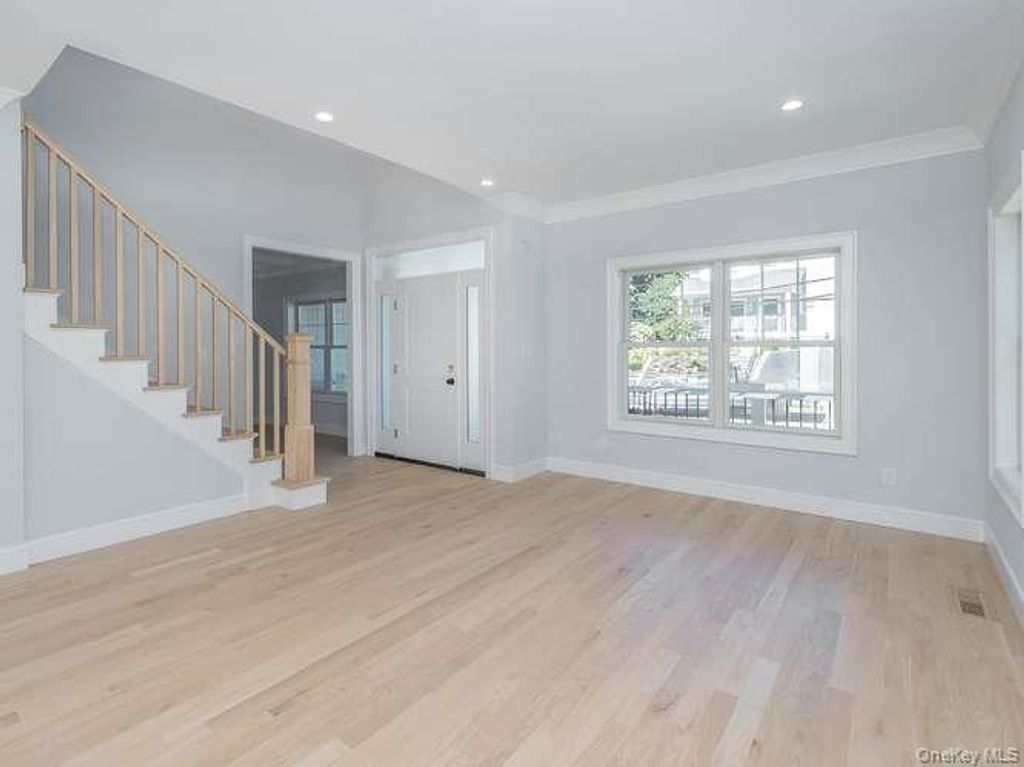 16 2nd Avenue, Port Washington, NY 11050 — photo 3