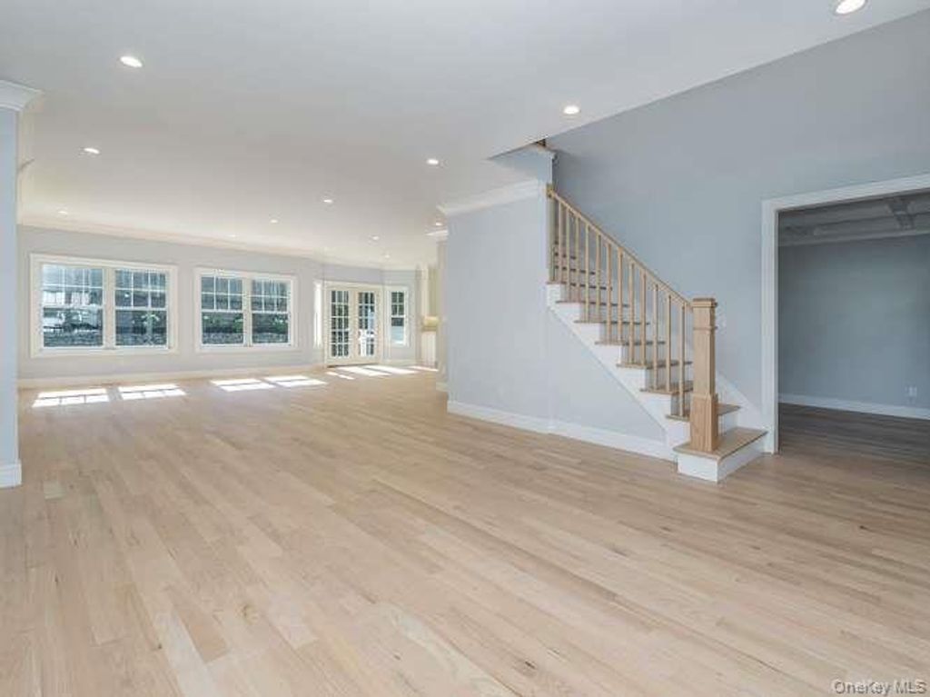 16 2nd Avenue, Port Washington, NY 11050 — photo 5