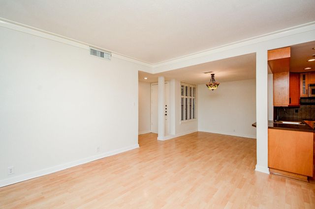 2829 Timmons Ln 161, Houston, TX 77027