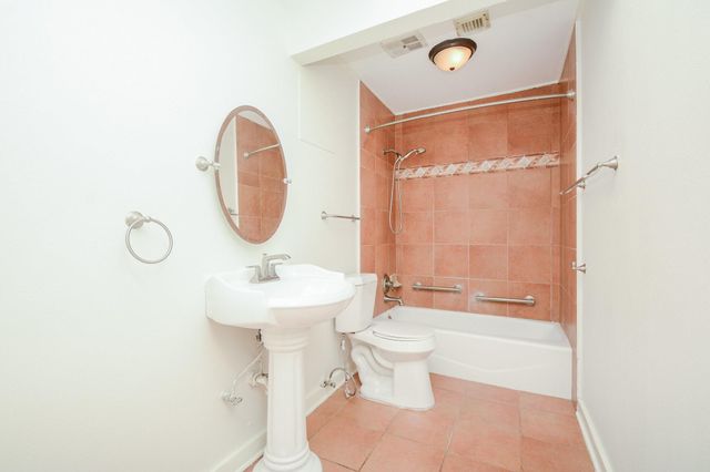 2829 Timmons Ln 161, Houston, TX 77027