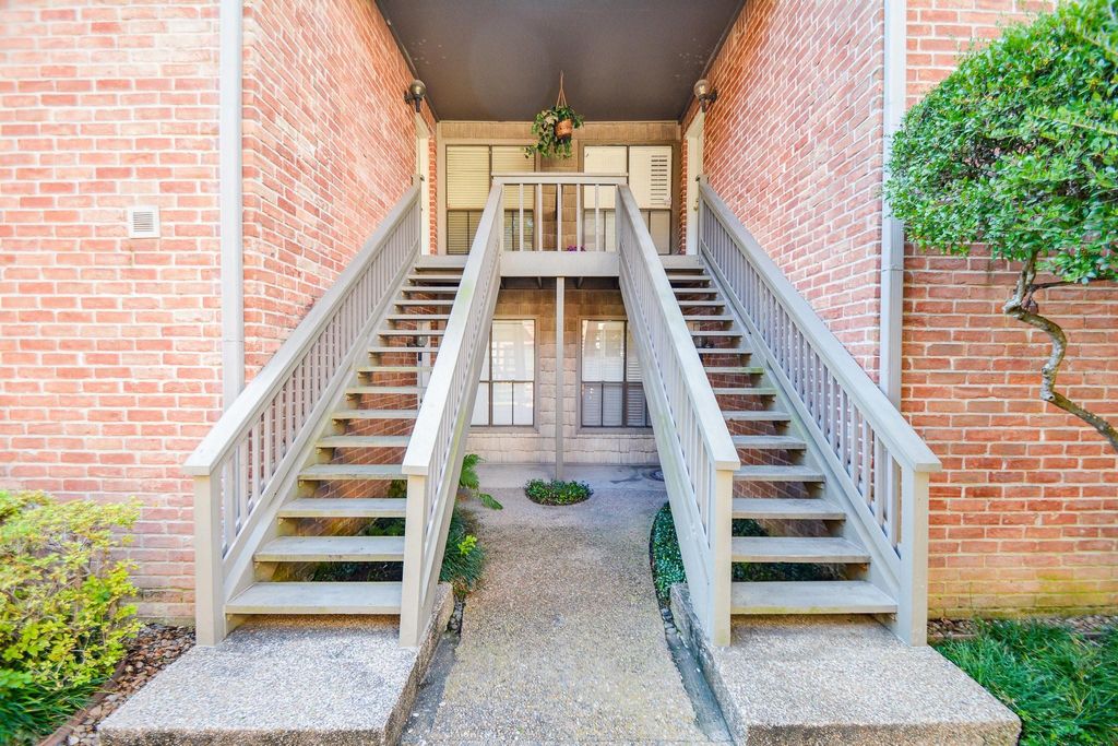 2829 Timmons Ln 161, Houston, TX 77027