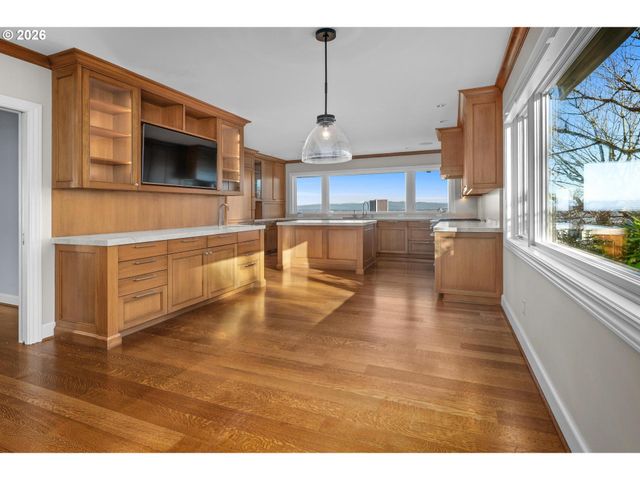 1205 Sw MYRTLE Dr, Portland, OR 97201