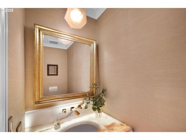 1205 Sw MYRTLE Dr, Portland, OR 97201