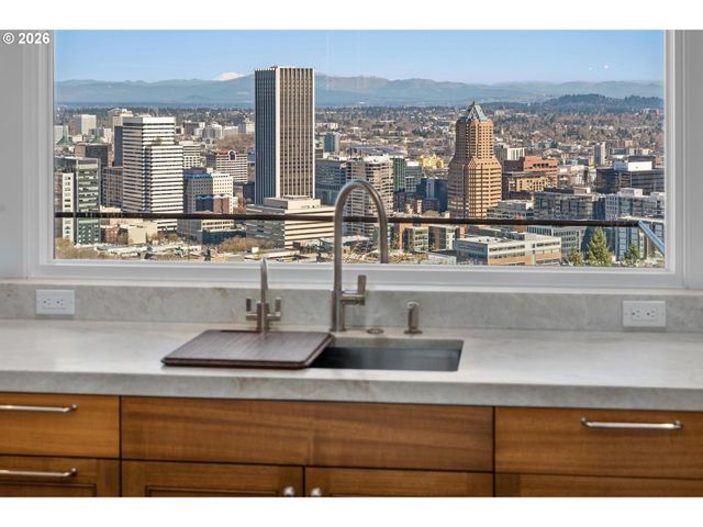 1205 Sw MYRTLE Dr, Portland, OR 97201