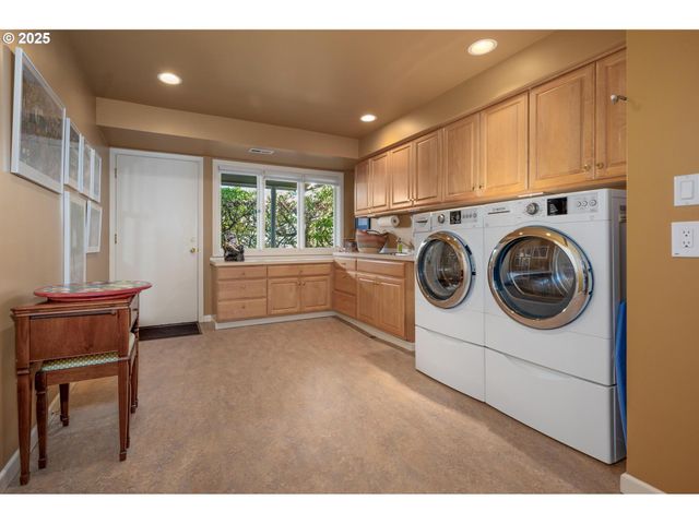 1205 Sw MYRTLE Dr, Portland, OR 97201