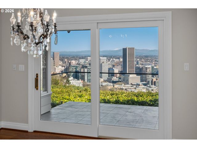 1205 Sw MYRTLE Dr, Portland, OR 97201