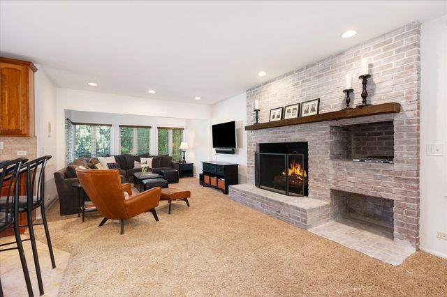 281 W Elm Park Avenue, Elmhurst, IL 60126