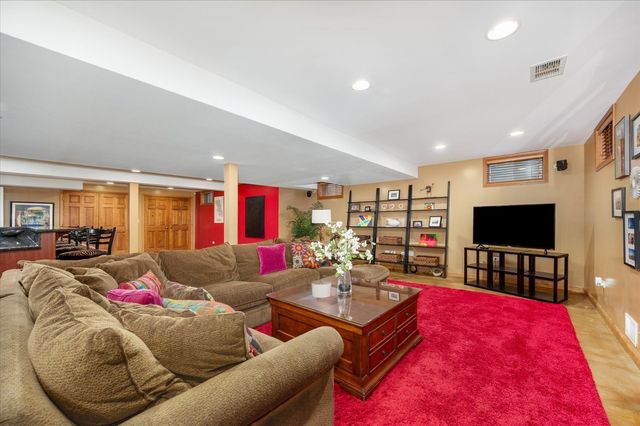 281 W Elm Park Avenue, Elmhurst, IL 60126