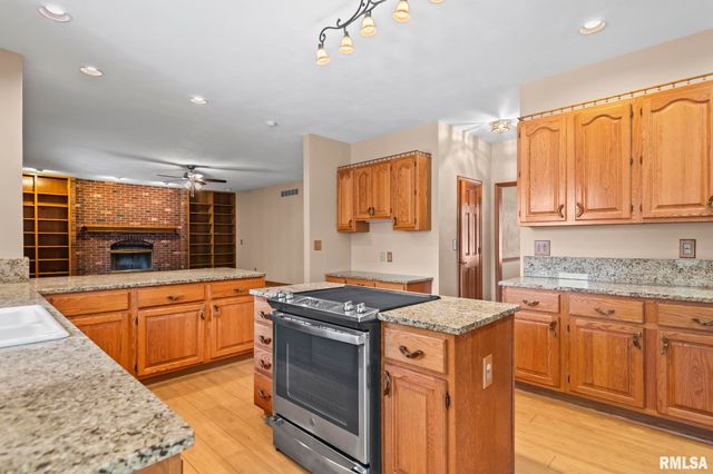 401 Colbrook Drive, Springfield, IL 62702