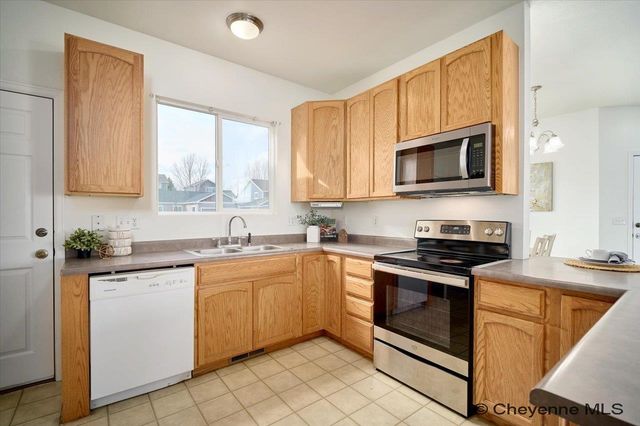 1609 MAROON DR, Cheyenne, WY 82001