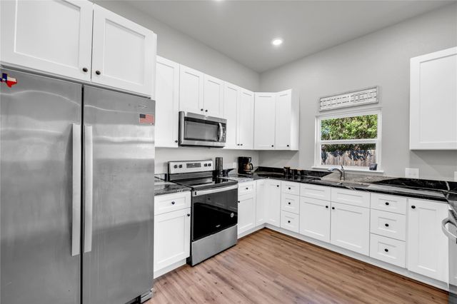 100 S Thomas CV, Burnet, TX 78611