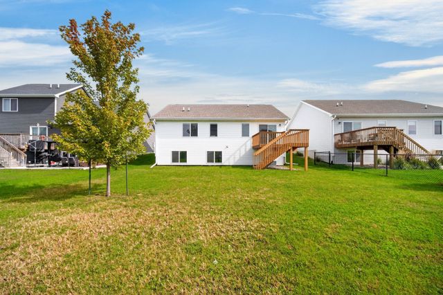 216 NW Lexington Drive, Waukee, IA 50263