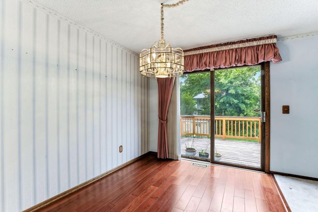 525 Lakewood Drive S, Maplewood, MN 55119