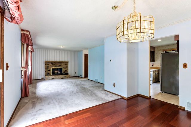525 Lakewood Drive S, Maplewood, MN 55119