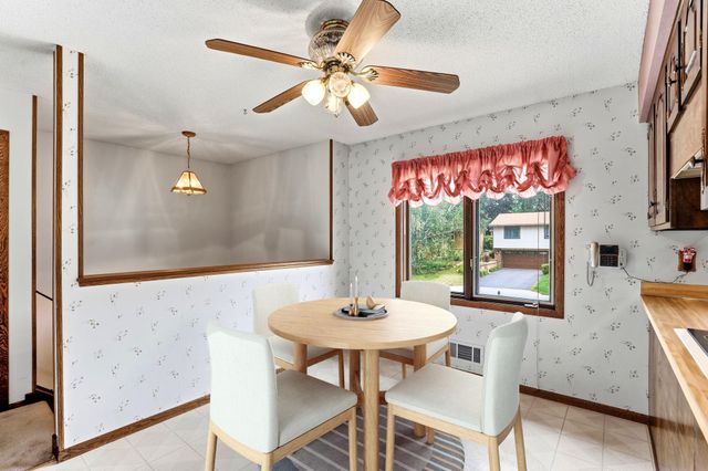 525 Lakewood Drive S, Maplewood, MN 55119