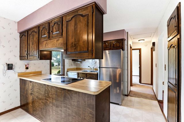 525 Lakewood Drive S, Maplewood, MN 55119