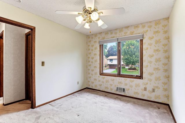525 Lakewood Drive S, Maplewood, MN 55119