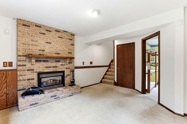 525 Lakewood Drive S, Maplewood, MN 55119