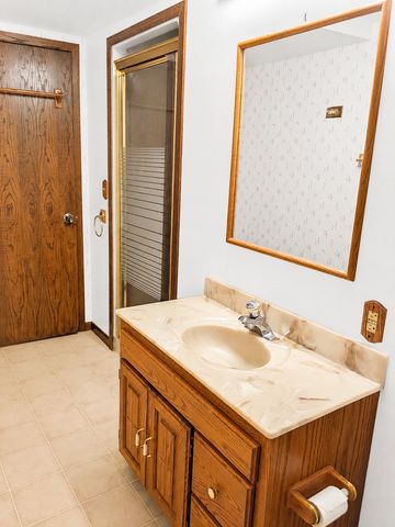 525 Lakewood Drive S, Maplewood, MN 55119