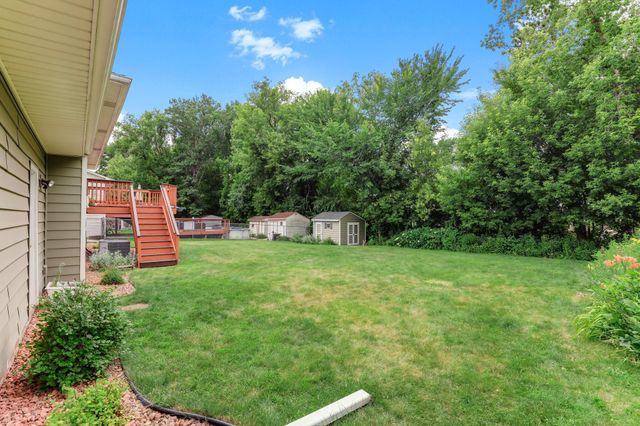 525 Lakewood Drive S, Maplewood, MN 55119