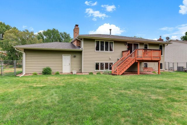 525 Lakewood Drive S, Maplewood, MN 55119