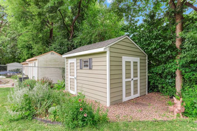 525 Lakewood Drive S, Maplewood, MN 55119