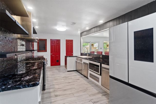 5001 Texas Avenue, La Marque, TX 77568