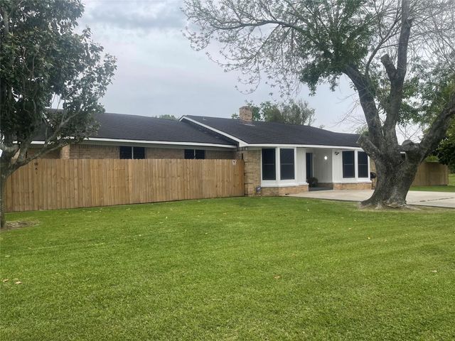 5001 Texas Avenue, La Marque, TX 77568