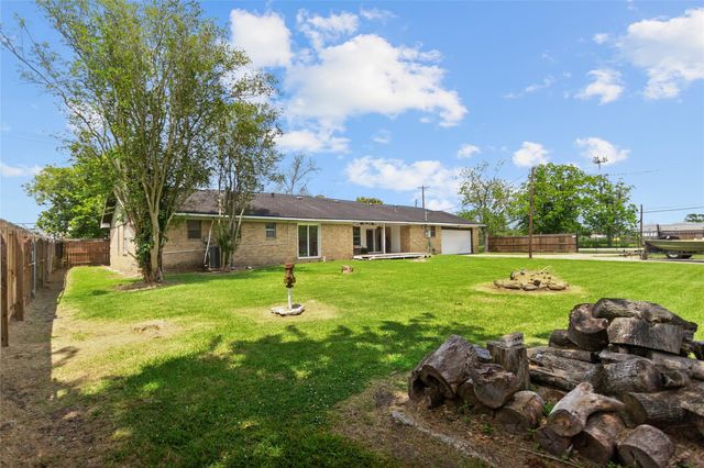5001 Texas Avenue, La Marque, TX 77568