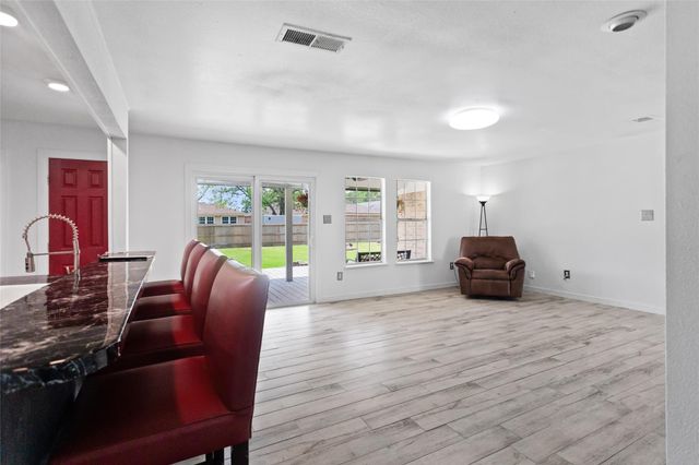 5001 Texas Avenue, La Marque, TX 77568