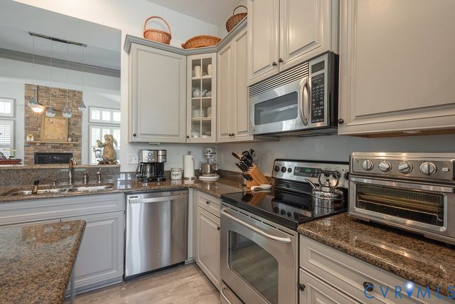 3485 Manor Grove Cir, Glen Allen, VA 23059