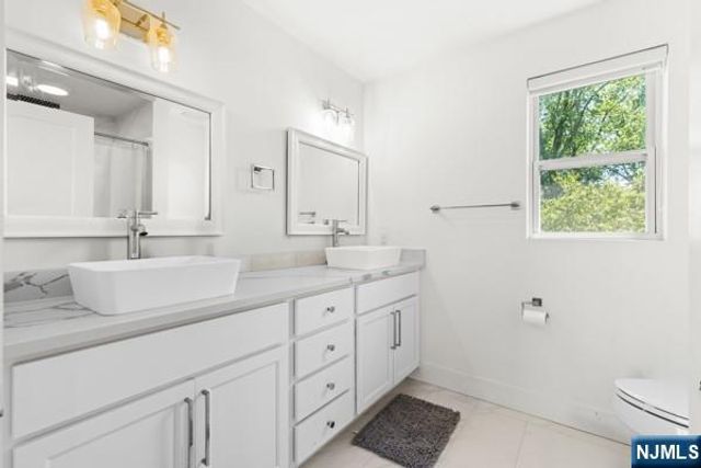 28 Lamb Court, Norwood, NJ 07648
