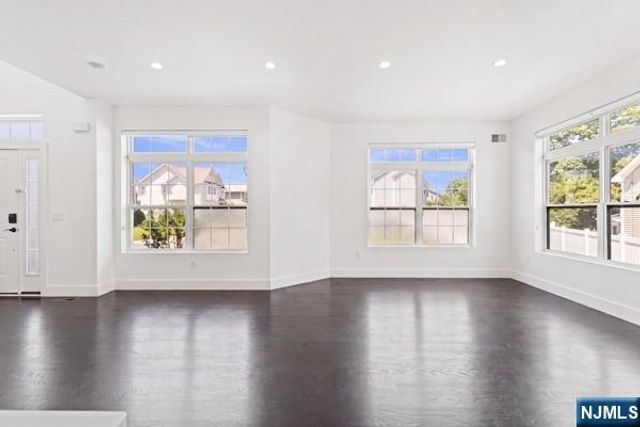 28 Lamb Court, Norwood, NJ 07648