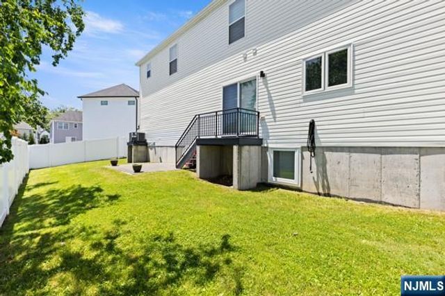 28 Lamb Court, Norwood, NJ 07648